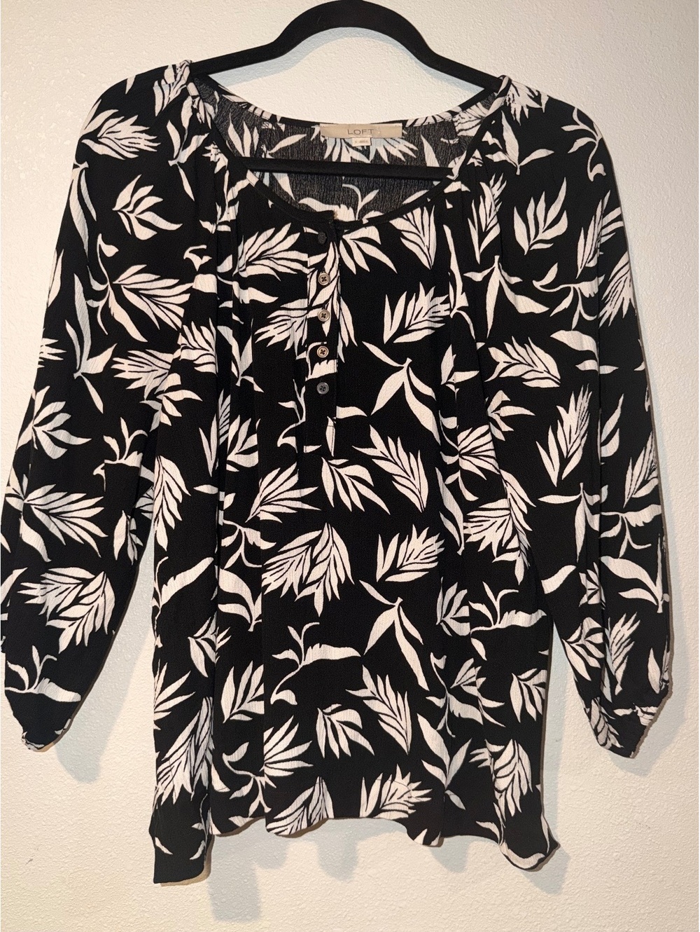 LOFT Black & White Leaf Print Long Sleeve Blouse Women’s Small